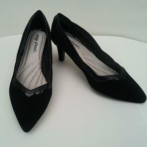 Easy street pointed toe heels